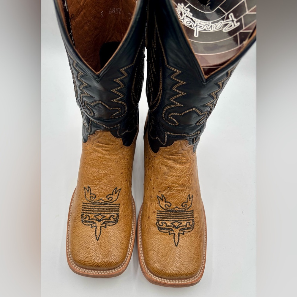 Pre-own mens smooth ostrich excellent condition use few times like new SIZE 10D